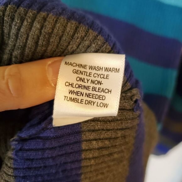 Color Block Striped Turtleneck Sweater - Picture 8 of 10